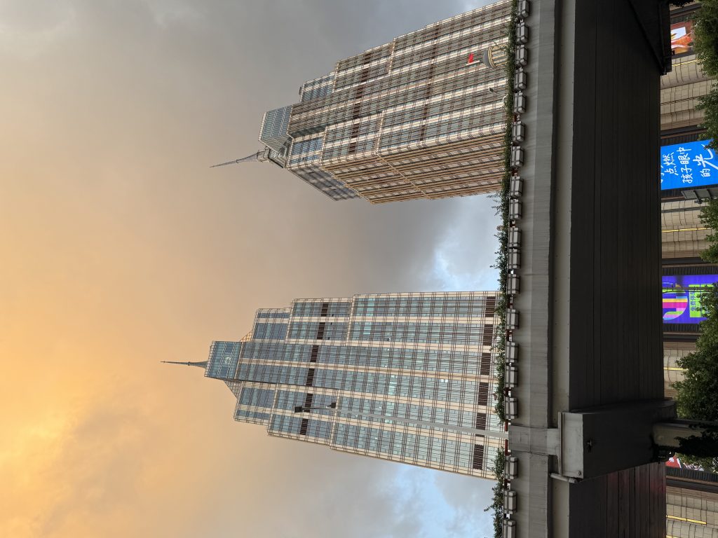 2025.7.26 周六 雷阵雨 新家。